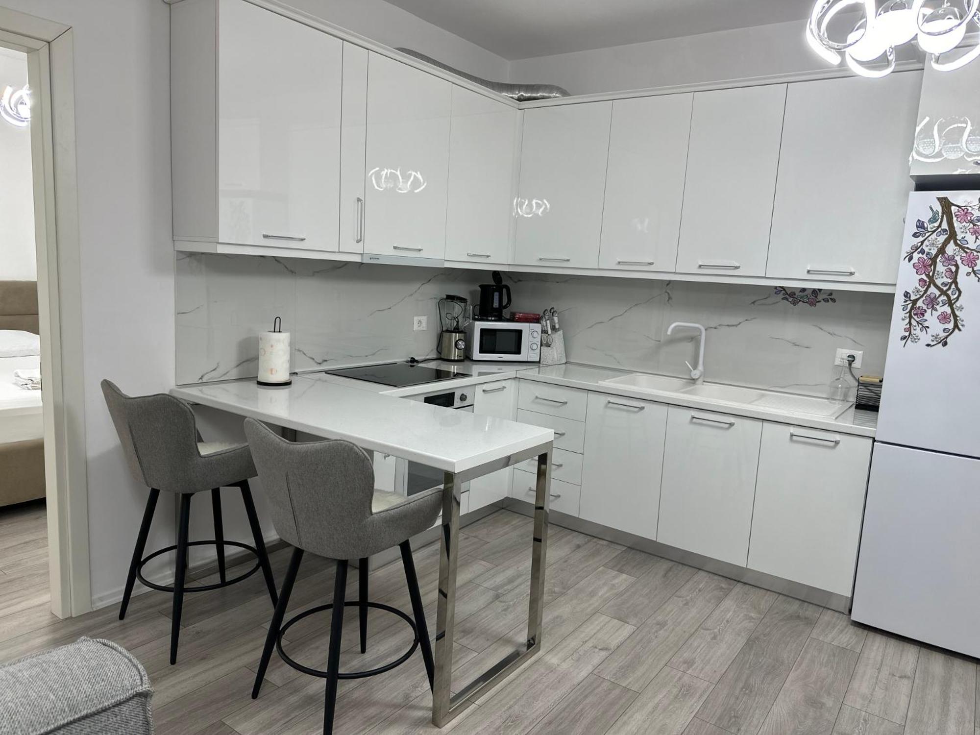 Bratti's Near Center And Mother Teresa Airport * Tirana